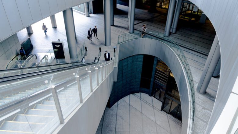 البرامج العشرة الأساسية لمهندسي الكميات في عام 2025