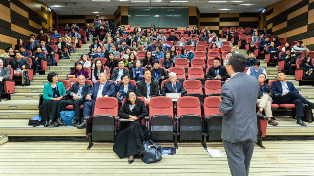 كيف تتحدث أمام الجمهور