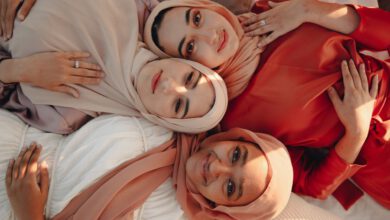 صورة لبشرة صحية وجميلة تظهر نضارة وإشراقاً وجمالا