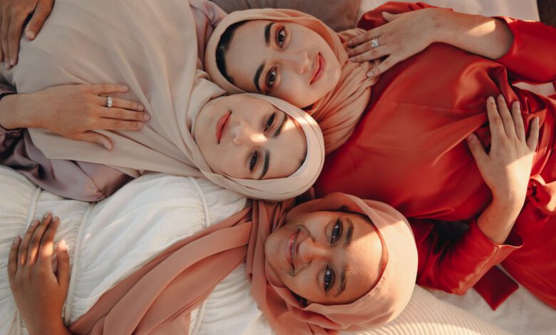 صورة لبشرة صحية وجميلة تظهر نضارة وإشراقاً وجمالا