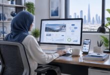 مكتب حديث يعرض تصميم موقع ويب عربي متجاوب وتحليلات الأداء