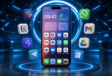 أفضل تطبيقات الهاتف الذكي لعام 2026 معروضة على شاشة هاتف محمول حديث